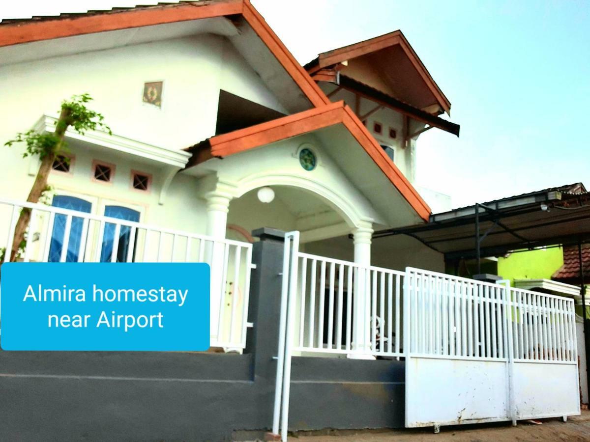 Almira Homestay Near Airport Jambi Bagian luar foto