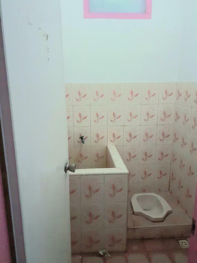 Almira Homestay Near Airport Jambi Bagian luar foto
